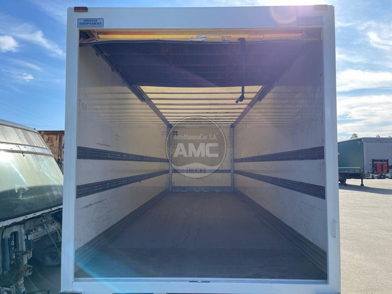 CAIXA FECHADA TIPO FURGÃO 8.60 X 2.48 X 2.50