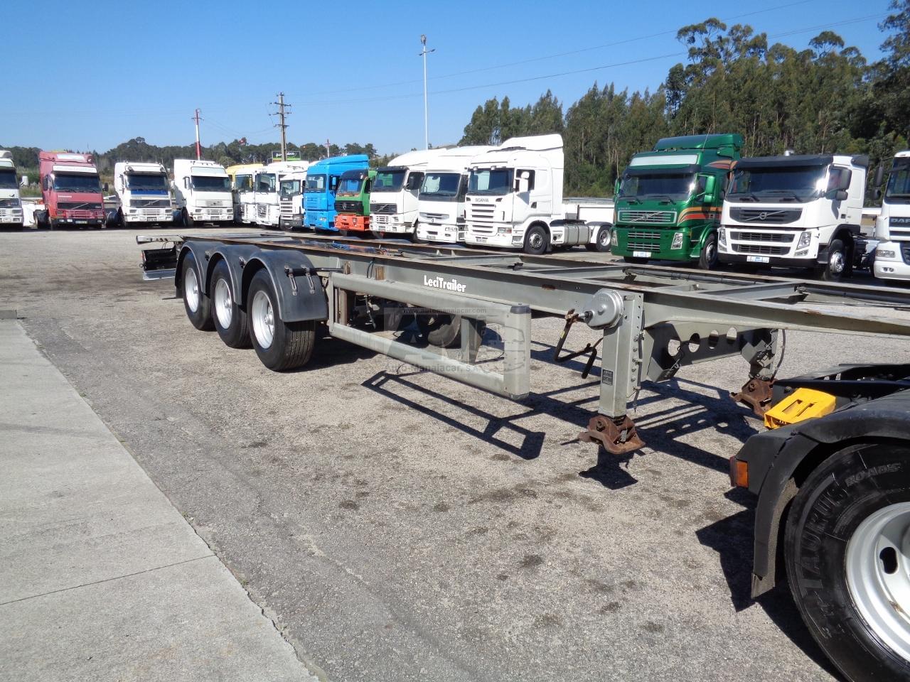 SEMI-REBOQUE LECITRAILER LTP-3ES EM CHASSI