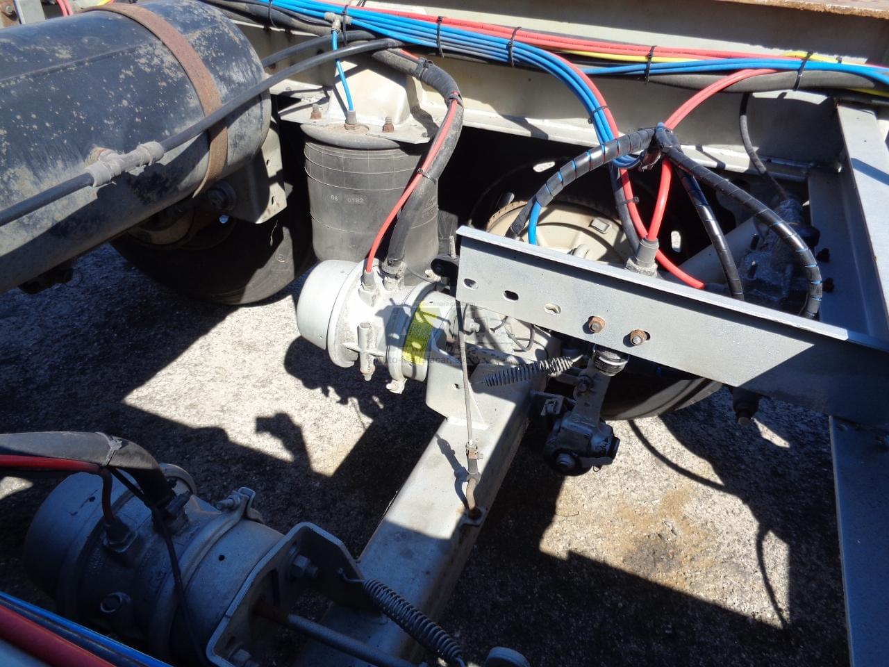 SEMI-REBOQUE LECITRAILER LTP-3ES EM CHASSI