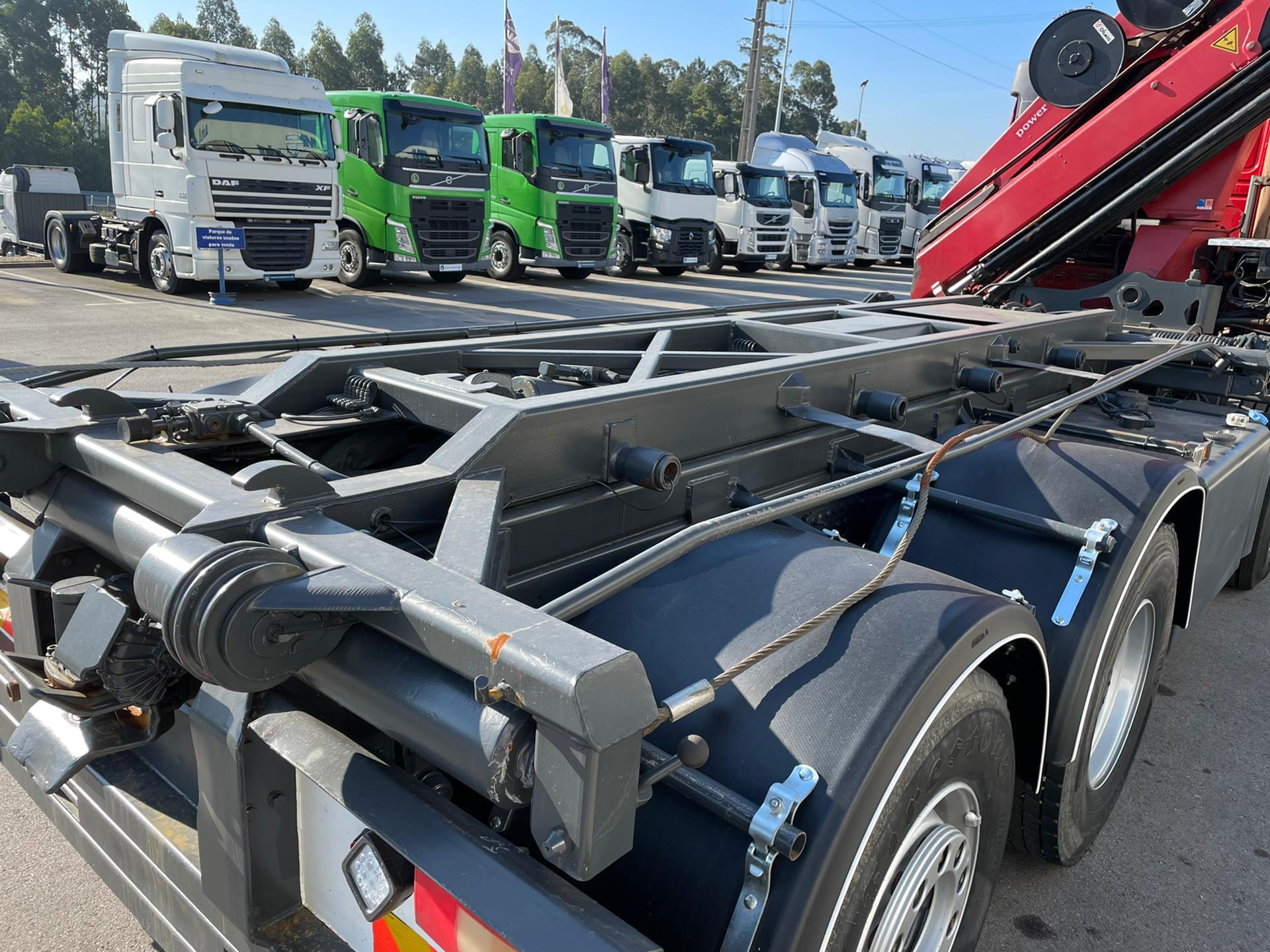 PORTA CONTENTORES COM SISTEMA DE CABOS 24 TON 2011 BOM ESTADO