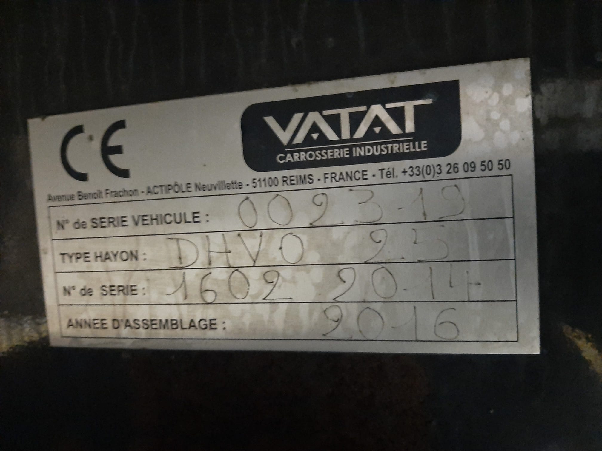 CAIXA FECHADA ESPECIAL COM PISO DUPLO AUTOMÁTICO TETO DE ELEVAR + PLATAFORMA TRASEIRA