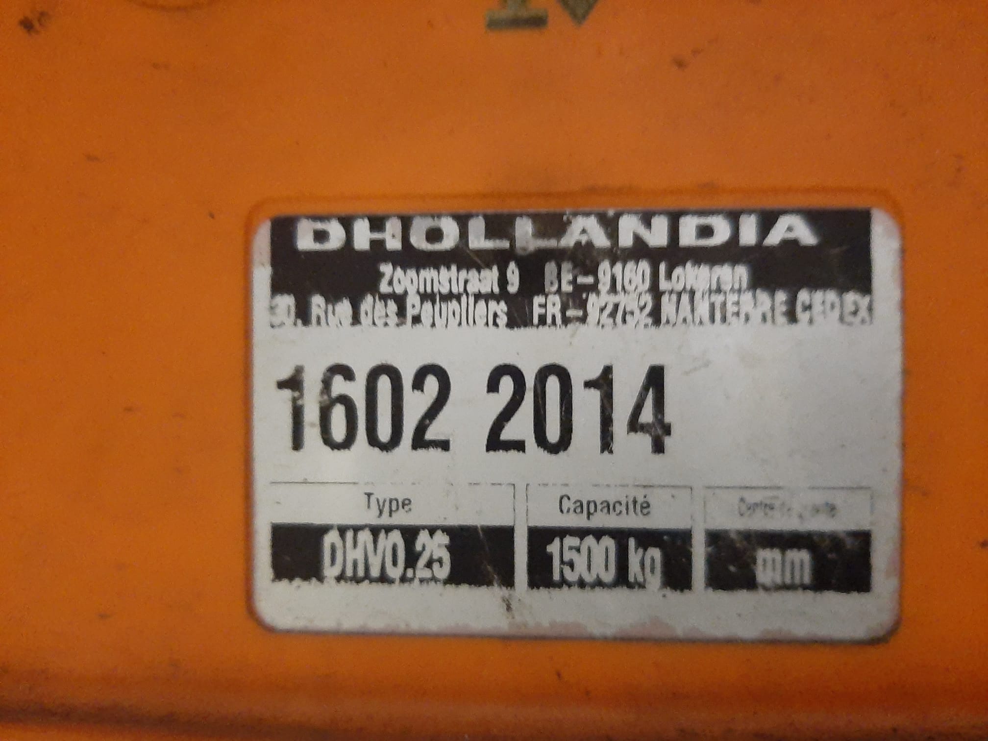 CAIXA FECHADA ESPECIAL COM PISO DUPLO AUTOMÁTICO