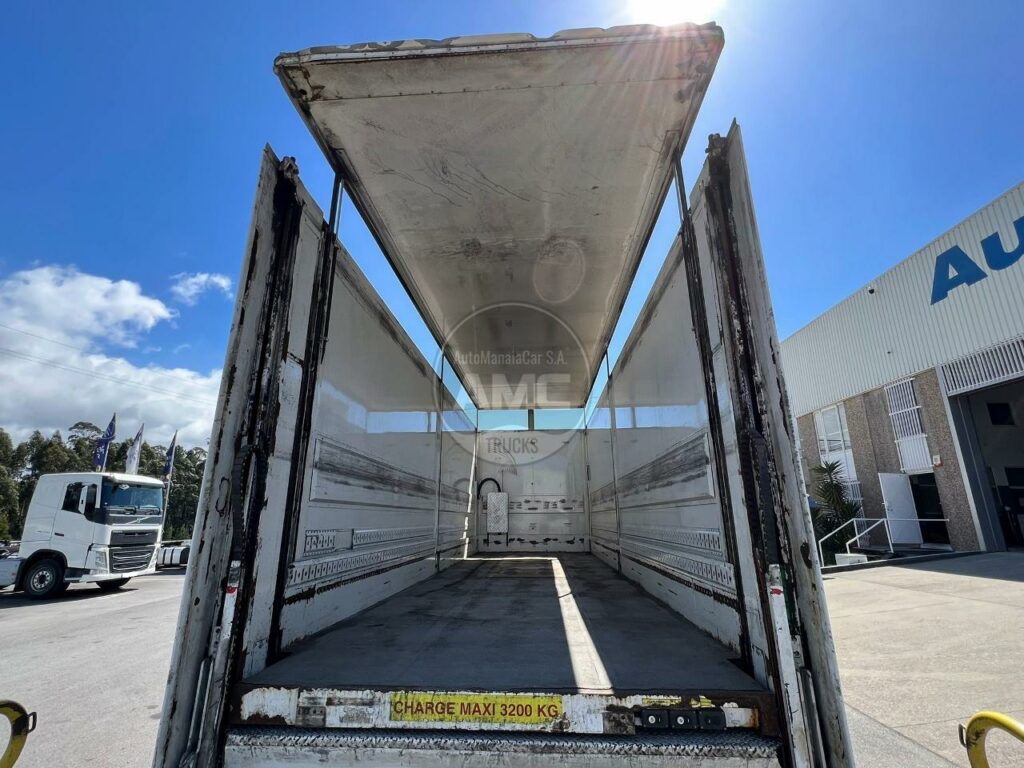 CAIXA FECHADA ESPECIAL COM PISO DUPLO AUTOMÁTICO TETO DE ELEVAR + PLATAFORMA TRASEIRA