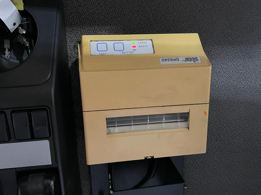 CAIXA FECHADA ESPECIAL COM PISO DUPLO AUTOMÁTICO