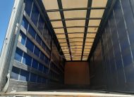 CAIXA DE CORTINAS DESLIZANTES C/ 2 PORTA TRASEIRAS 8.90 X 2.47 X 2.60/2.70