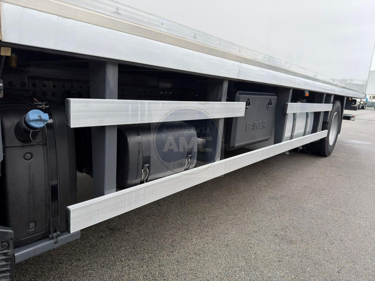 DAF 370 XD CAIXA FECHADA 4X2 61.000KM NACIONAL 07/2023