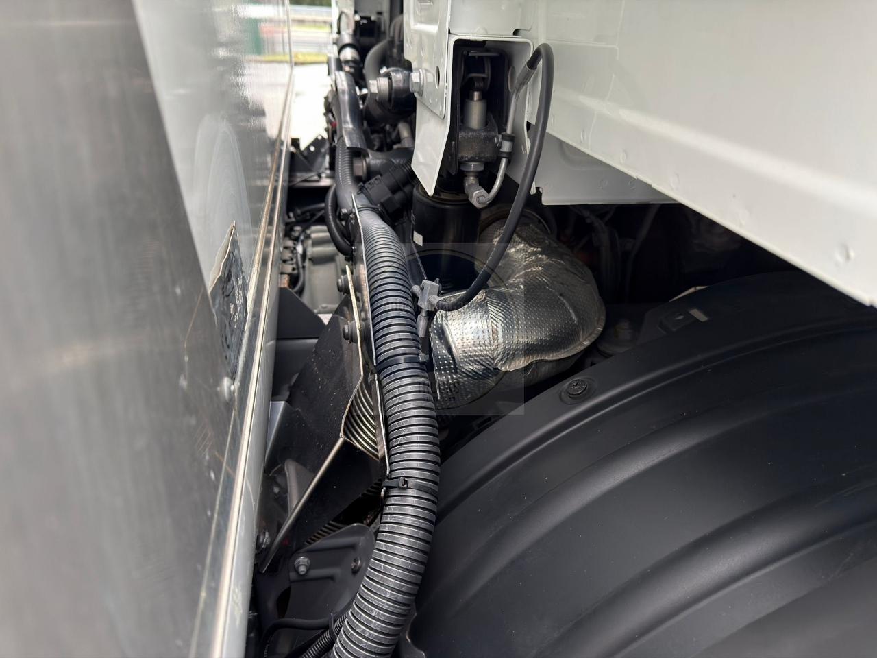 DAF XD 370 FA EURO6 4X2 CAIXA FECHADA 07/2023 (SÓ 61.000KM)