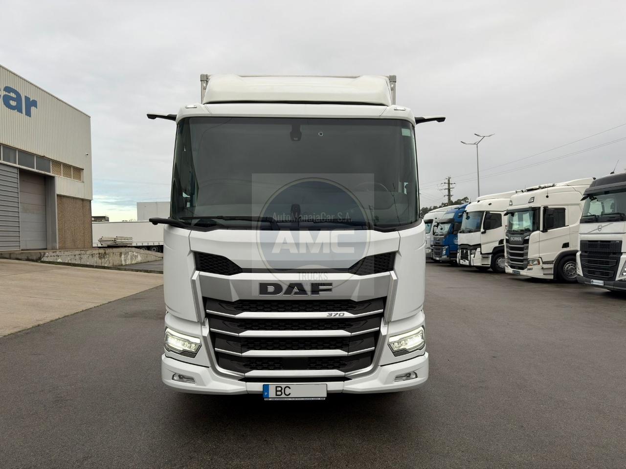 DAF 370 XD CAIXA FECHADA 4X2 61.000KM NACIONAL 07/2023