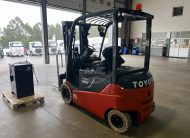 EMPILHADOR TOYOTA 8FBMT35 ELETRICO 2015 3500KG CARGA