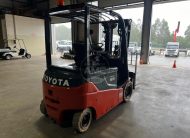 EMPILHADOR TOYOTA 8FBMT35 ELETRICO 2015 3500KG CARGA