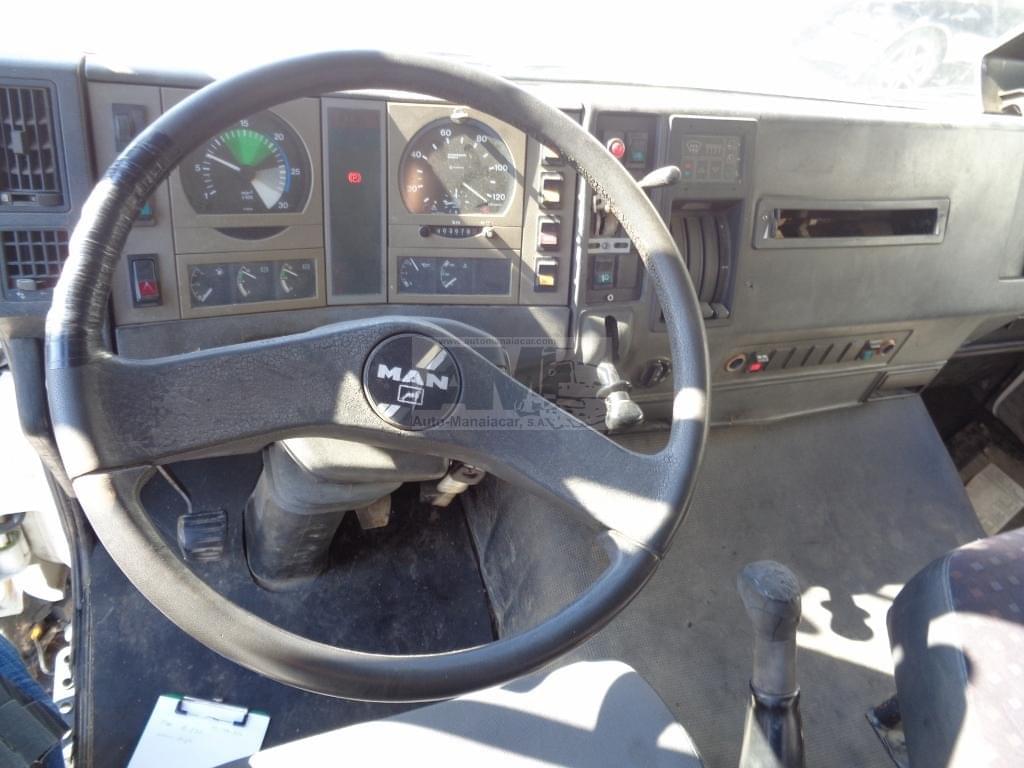 MAN 18.232 4X2 CABINE DUPLA COM GRUA