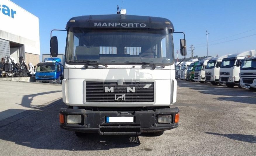 MAN 18.232 4X2 CABINE DUPLA COM GRUA