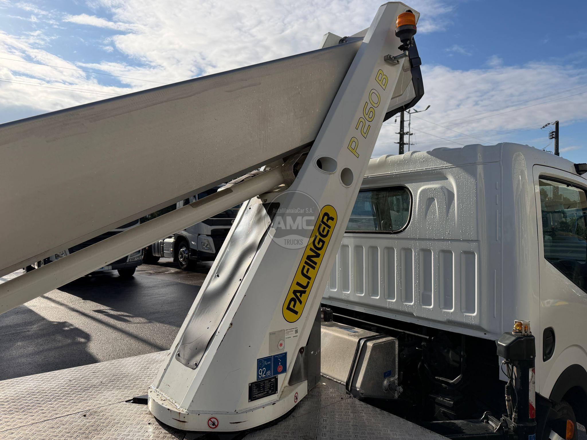 NISSAN CABSTAR 35.13 COM CESTO ELEVATÓRIO PALFINGER P260 B  26MT