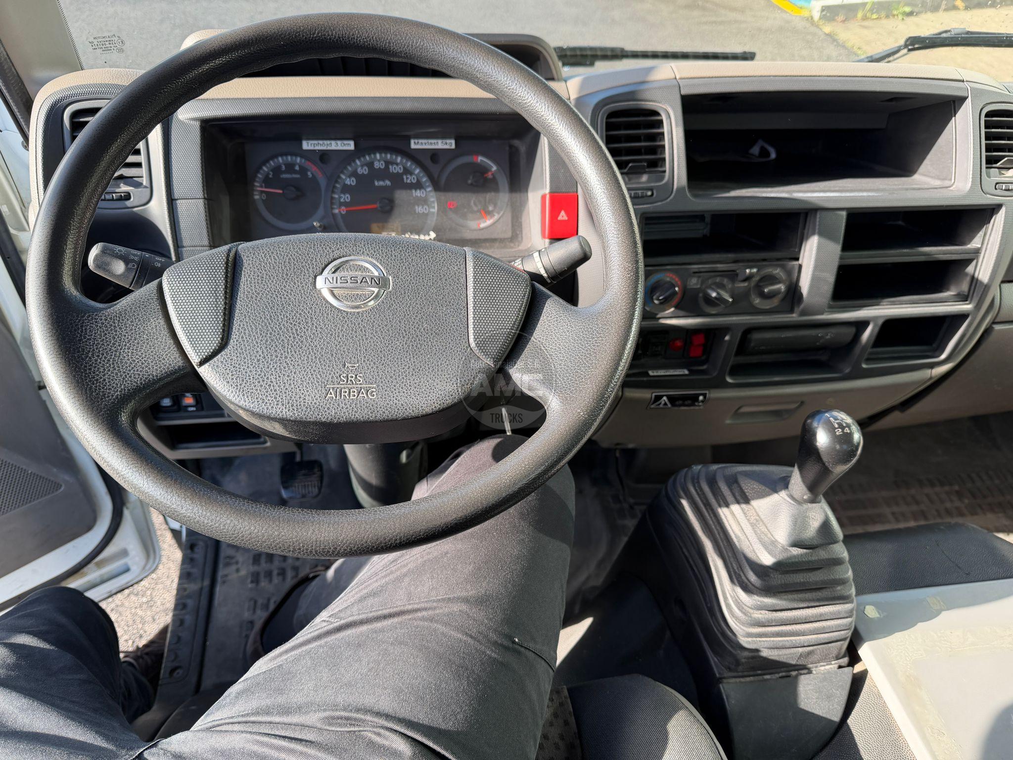 NISSAN CABSTAR 35.13 COM CESTO ELEVATÓRIO PALFINGER P260 B  26MT