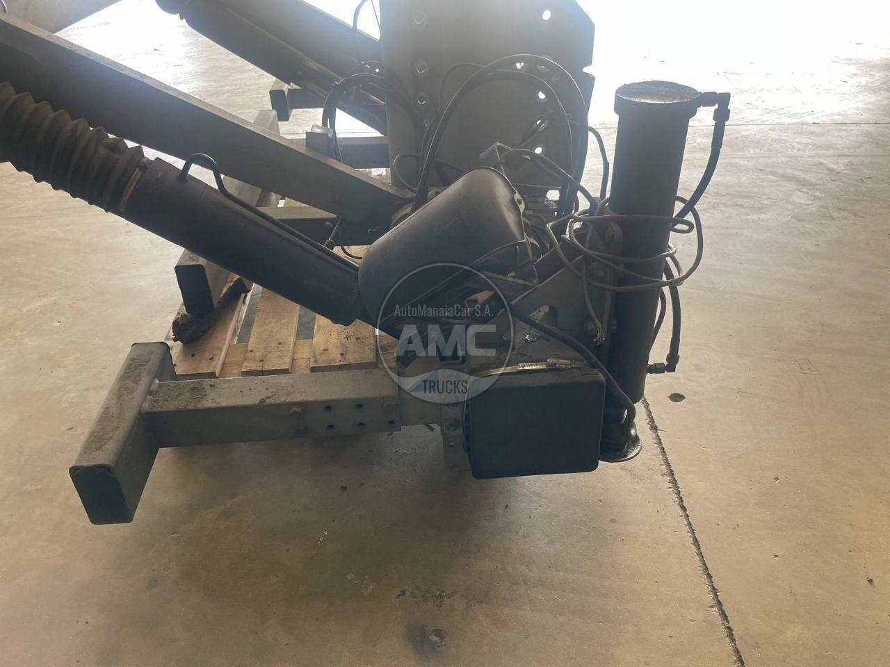 PLATAFORMA TRASEIRA DE ENCOSTO PALFINGER 3000 KG 2017