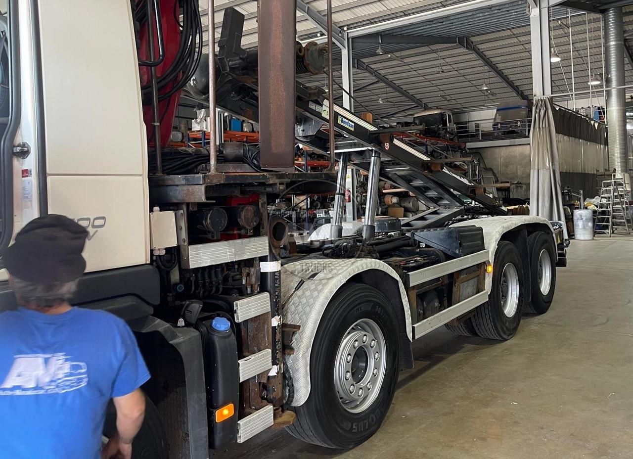 PORTA-CONTENTORES COM SISTEMA DE CABOS 25TON 2012