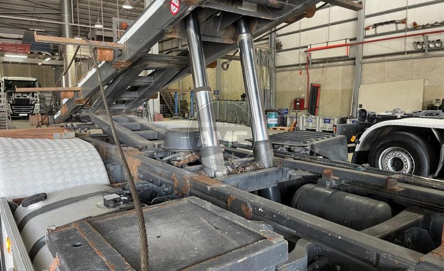 PORTA-CONTENTORES COM SISTEMA DE CABOS 25TON 2012