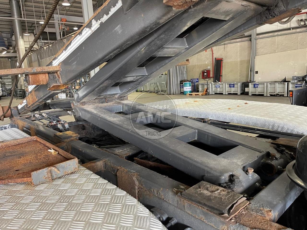 PORTA-CONTENTORES COM SISTEMA DE CABOS 25TON 2012