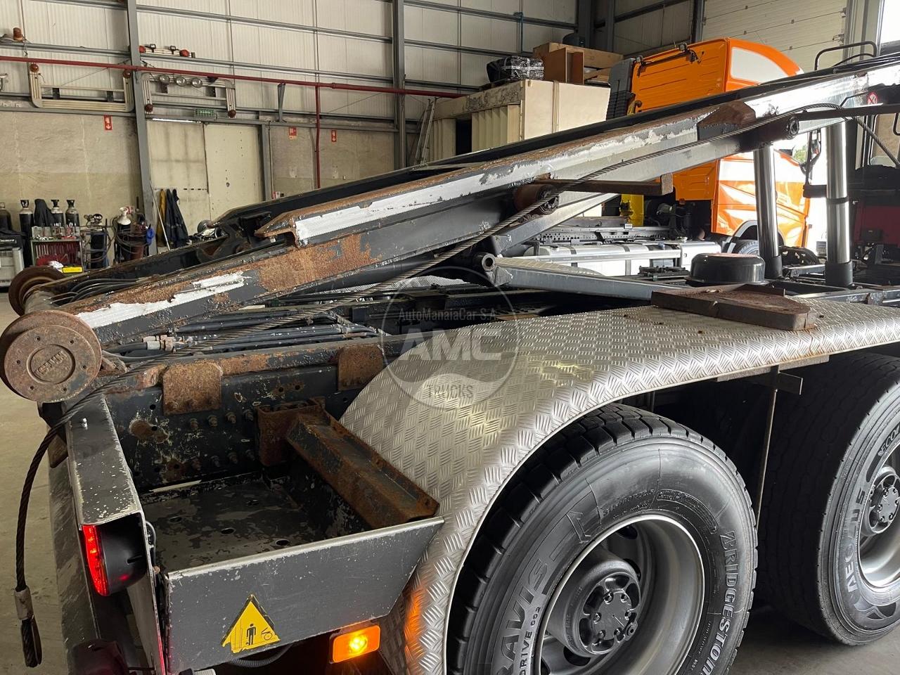 PORTA-CONTENTORES COM SISTEMA DE CABOS 25TON 2012