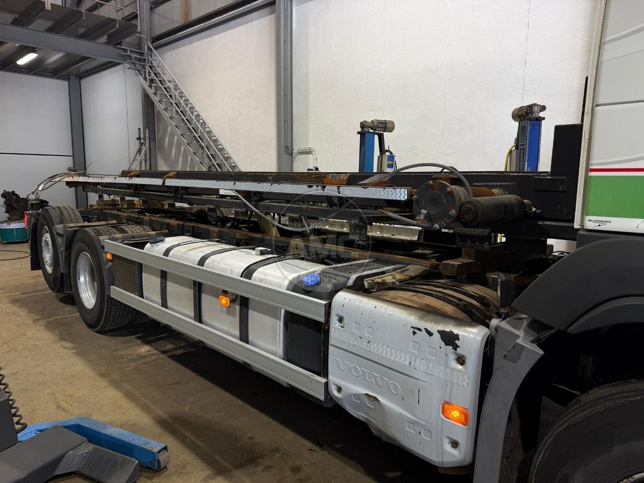 PORTA-CONTENTORES COM SISTEMA DE CABOS VDL 2017 25 TON