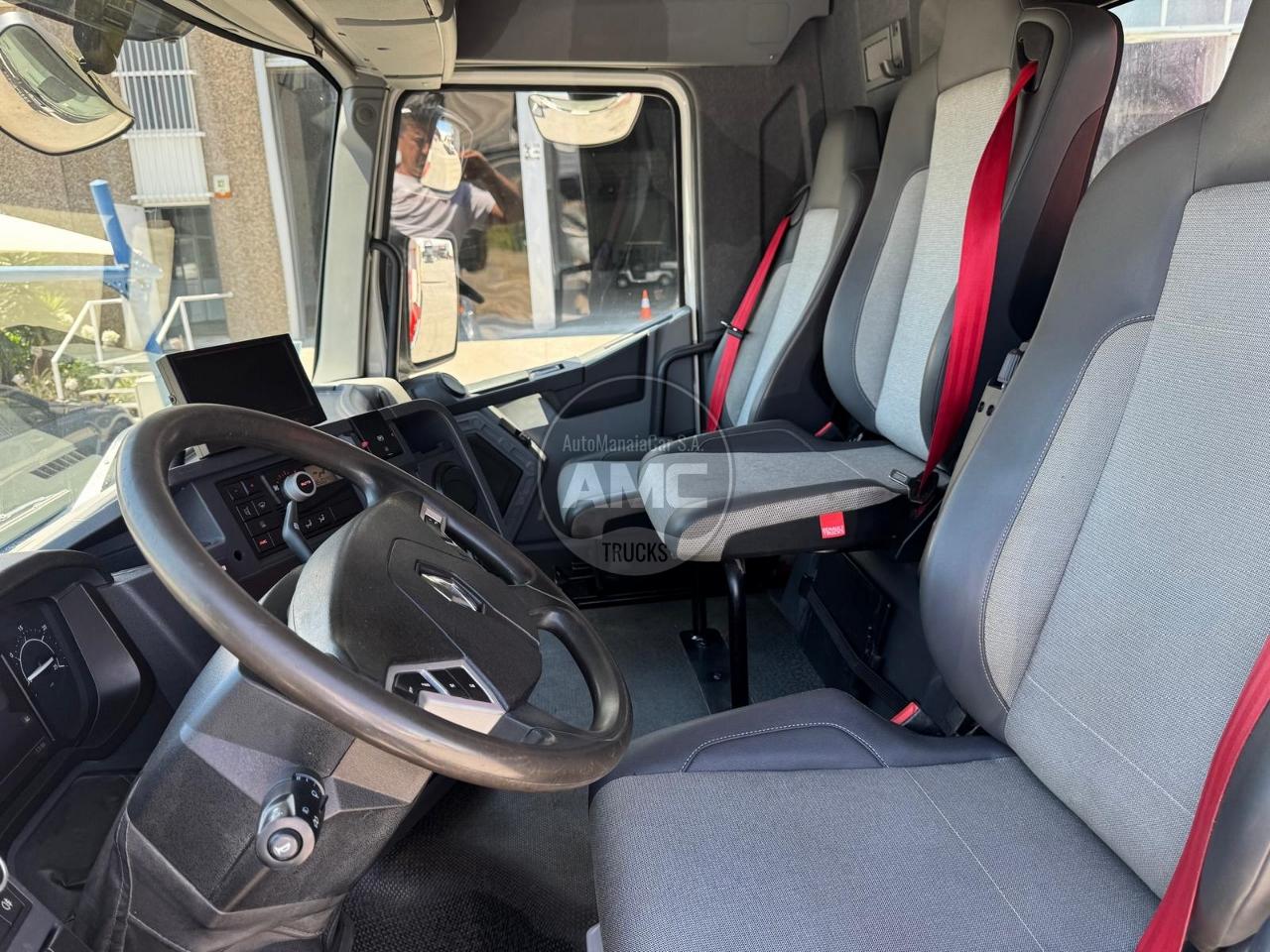 RENAULT C380 EURO6 6X4 BI-BASCULANTE COM GRUA 3 LUGARES 2015