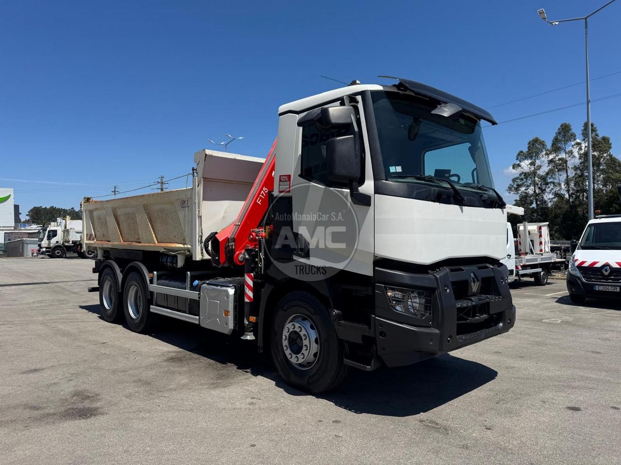 RENAULT C380 EURO6 6X4 BI-BASCULANTE COM GRUA 3 LUGARES 2015