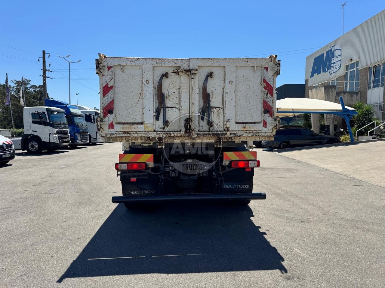 RENAULT C380 EURO6 6X4 BI-BASCULANTE COM GRUA 3 LUGARES 2015