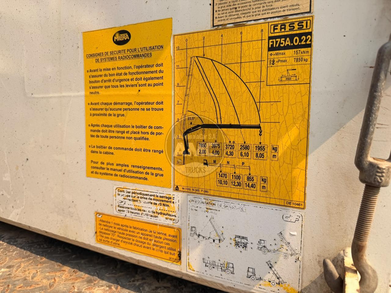 RENAULT C380 EURO6 6X4 BI-BASCULANTE COM GRUA 3 LUGARES 2015