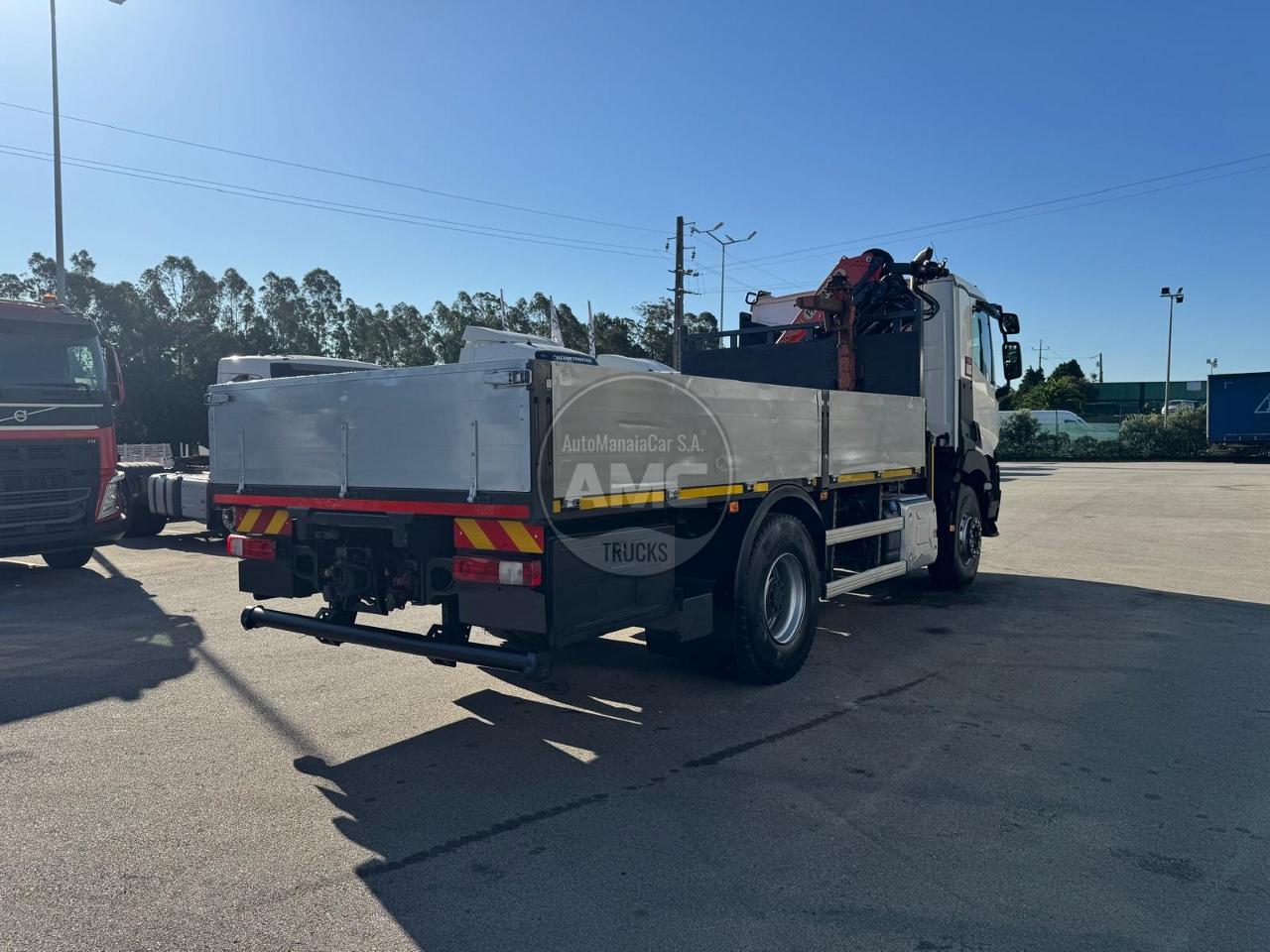 RENAULT C380 EURO6 4X2 2015 COM GRUA PALFINGER PK 12002 EH