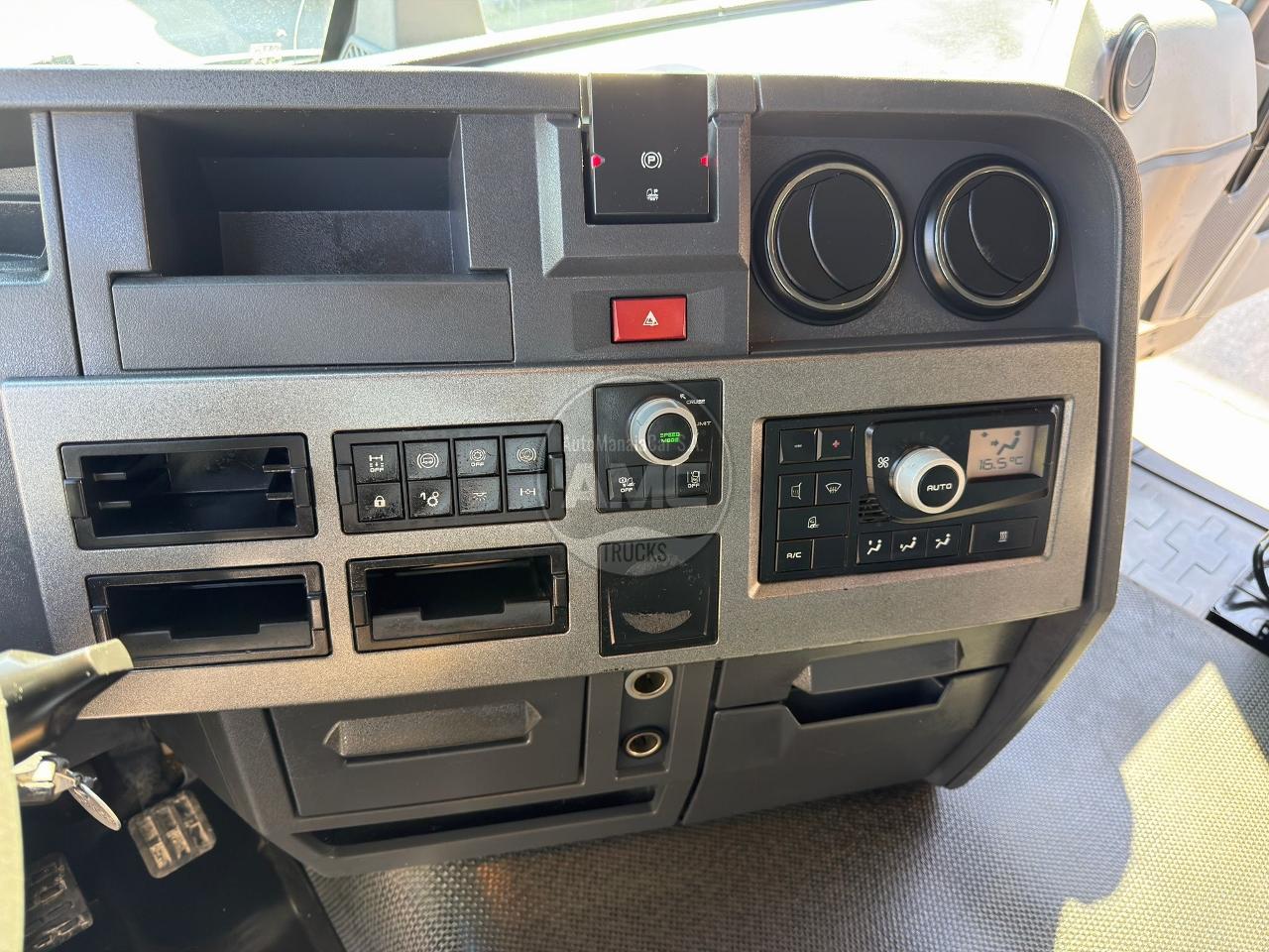 TRATOR RENAULT T440 EURO6 COM KIT HIDRÁULICO MOTOR 13L NACIONAL