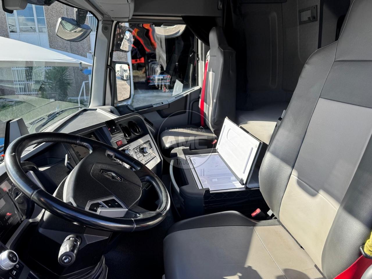 TRATOR RENAULT C520 EURO6 6X4 CAB. BAIXA RETARDER KIT HIDRÁULICO REDUÇÃO AOS CUBOS PBMC: 70000 KGS