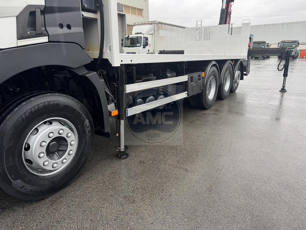 RENAULT C460 E6 8X4 ÚLTIMO EIXO DIRECCIONAL E ELEVAR | 210.000km I HISTÓRICO MANUTENÇÃO NA MARCA