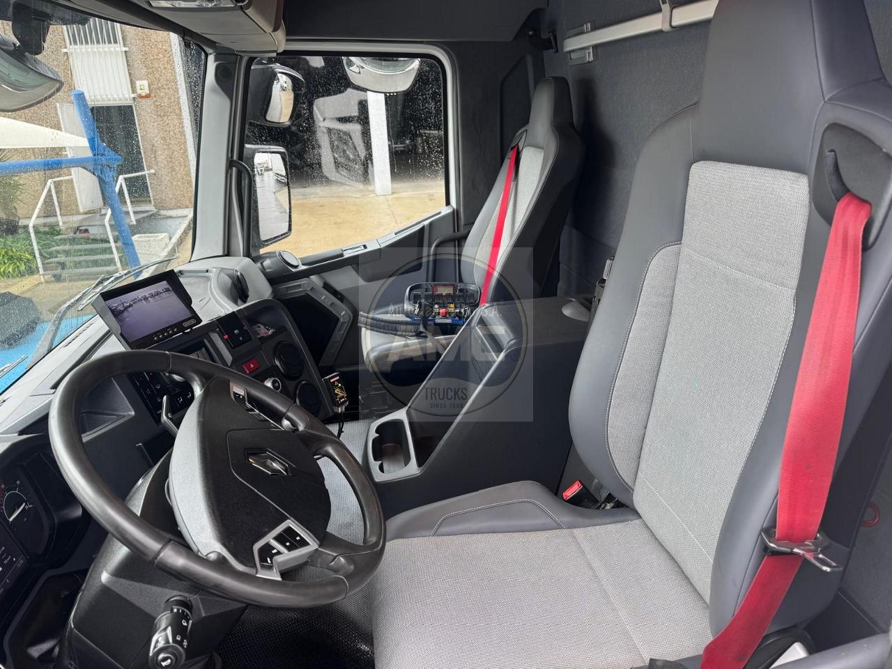 RENAULT C460 E6 8X4 ÚLTIMO EIXO DIRECCIONAL E ELEVAR | 210.000km I HISTÓRICO MANUTENÇÃO NA MARCA