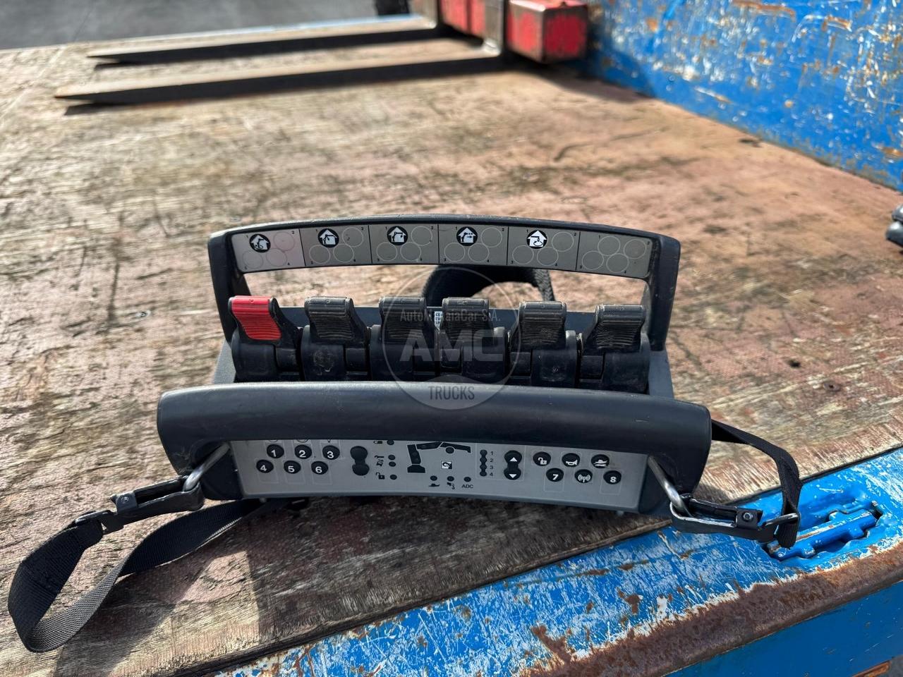 SCANIA P410 6X4 EURO6 COM GRUA HIAB KM 414 FT-S RETARDER REDUÇÃO