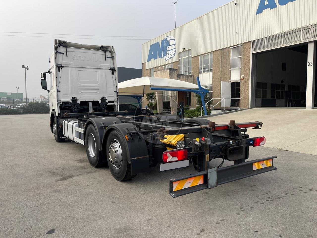 SCANIA R450 EURO6 6X2 10/2019 RETARDER COM PINOS PORTA CONTENTORES