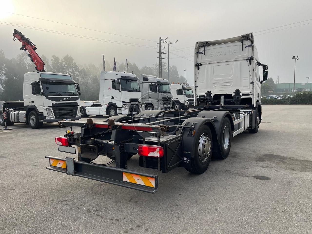 SCANIA R450 EURO6 6X2 10/2019 RETARDER COM PINOS PORTA CONTENTORES