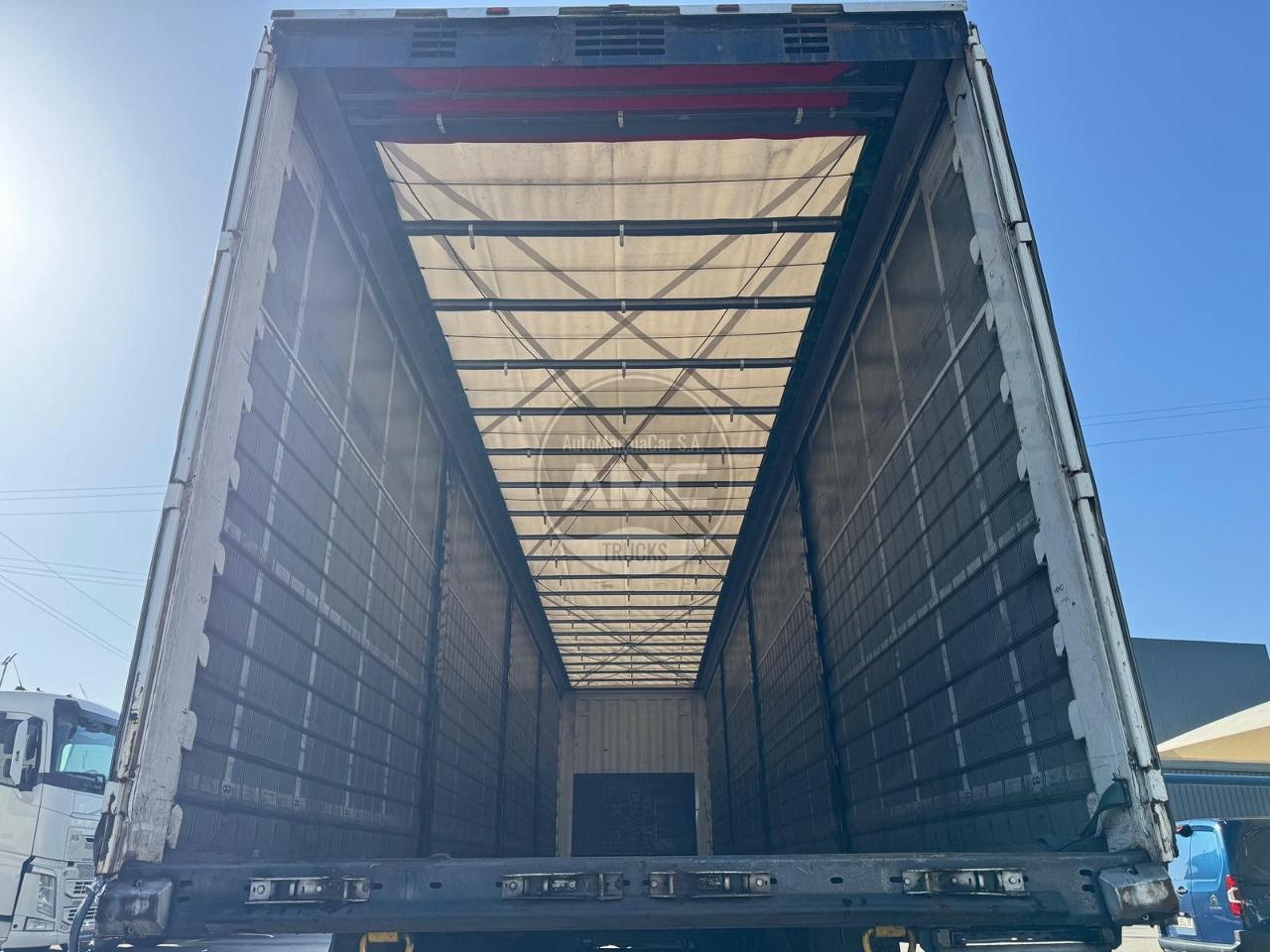 SEMI-REBOQUE KRONE SD 3 EIXOS TETO DE ELEVAR NACIONAL