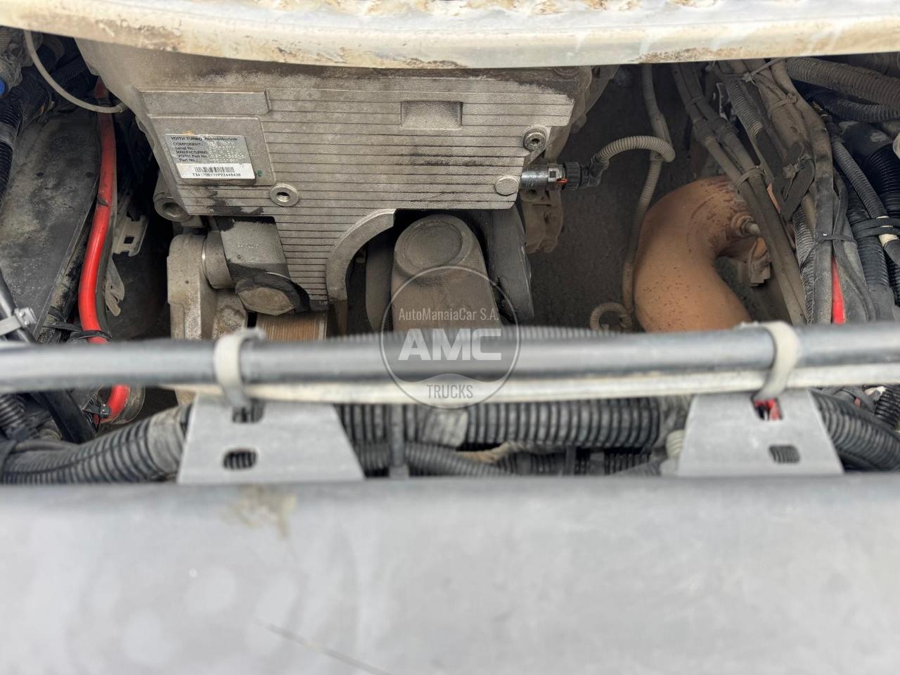 TRATOR VOLVO FH13 540 GLOBETROTTER 4X2 RETARDER COM TV