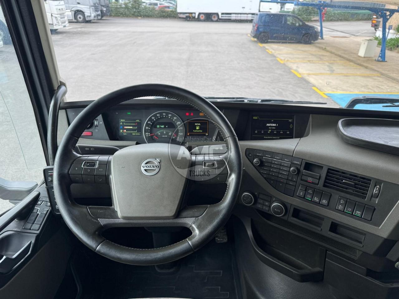 TRATOR VOLVO FH13 540 GLOBETROTTER 4X2 RETARDER COM TV