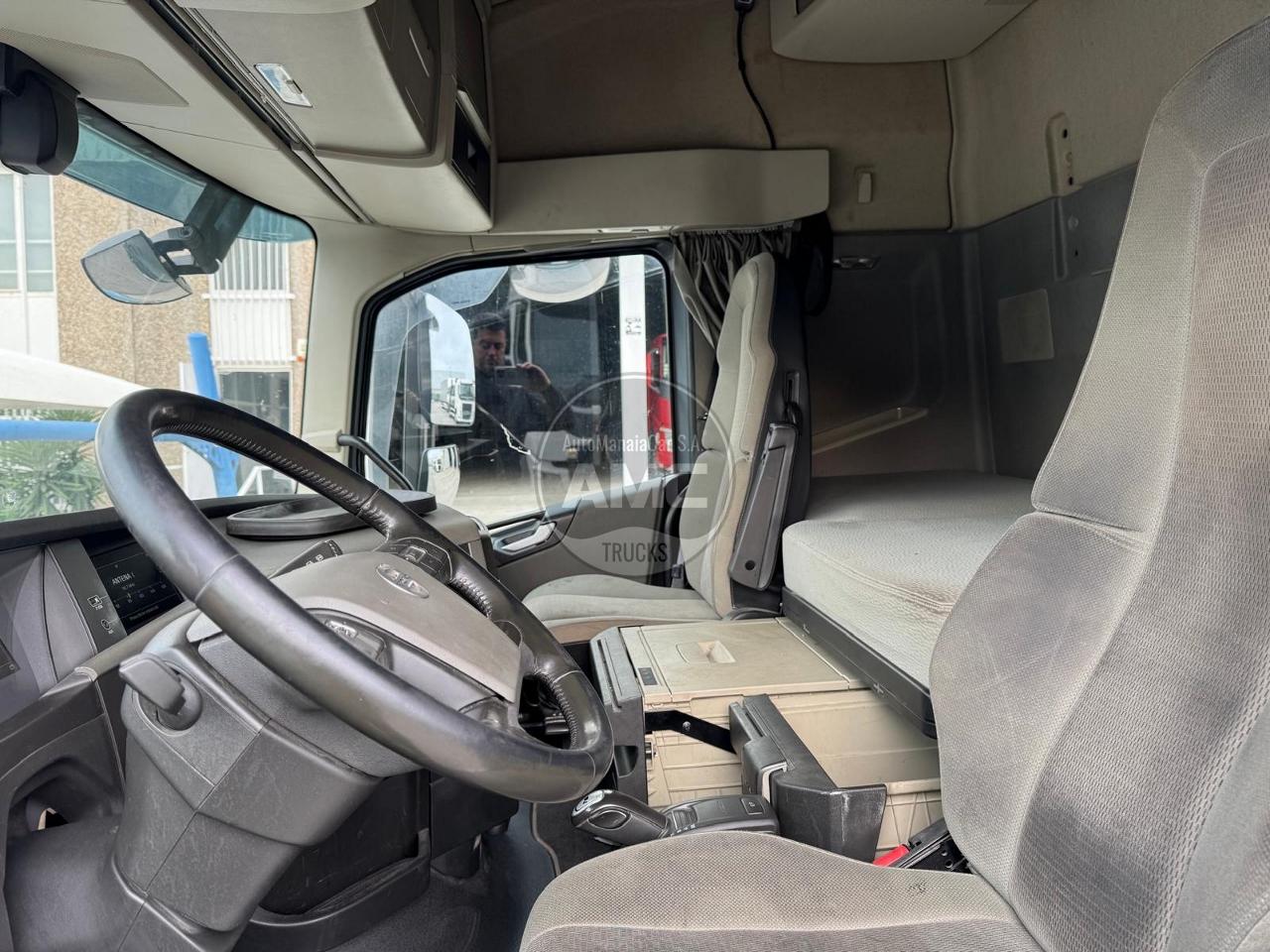 TRATOR VOLVO FH13 540 GLOBETROTTER 4X2 RETARDER COM TV