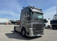 TRATOR VOLVO FH13 540 GLOBETROTTER 4X2 RETARDER COM TV