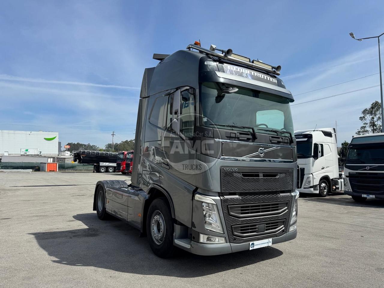 TRATOR VOLVO FH13 540 GLOBETROTTER 4X2 RETARDER COM TV