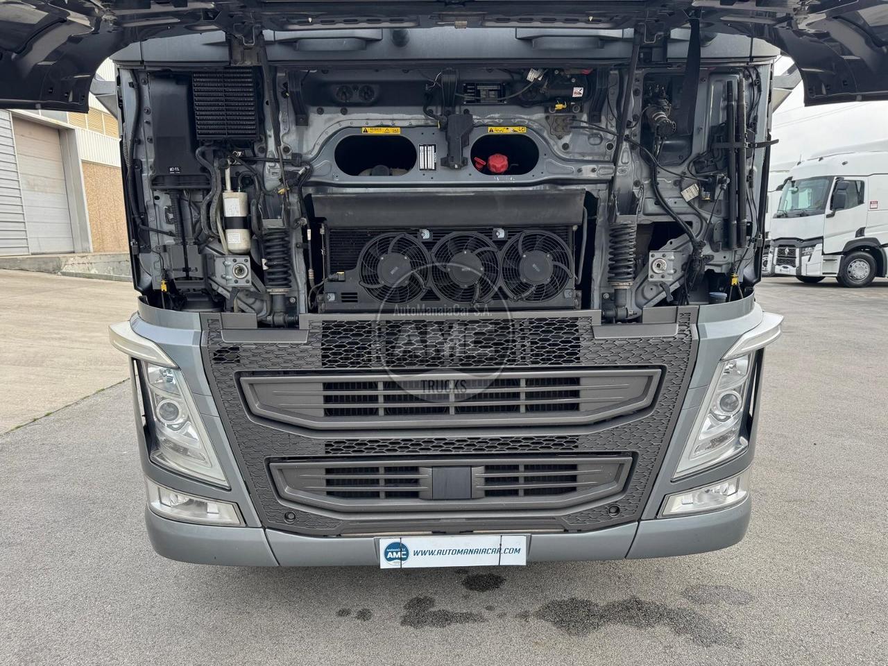 TRATOR VOLVO FH13 540 GLOBETROTTER 4X2 RETARDER COM TV