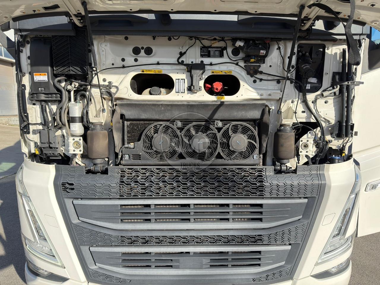 TRATOR VOLVO FH5 460 I-SAVE GLOBETROTTER 4X2 RETARDER “NOVO MODELO”