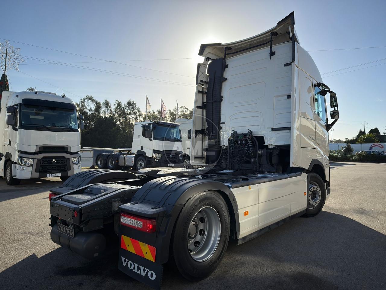 TRATOR VOLVO FH5 460 I-SAVE GLOBETROTTER 4X2 RETARDER “NOVO MODELO”