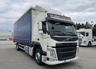 VOLVO FM11 330 EURO6 4X2 2017 COM CORTINAS E TETO DESLIZANTES 8.20 X 2.47 X 2.70