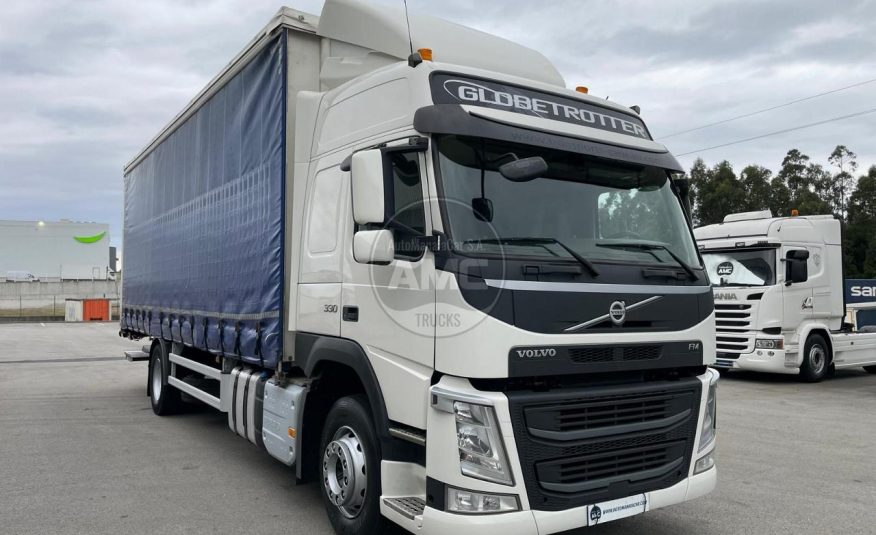 VOLVO FM11 330 EURO6 4X2 2017 COM CORTINAS E TETO DESLIZANTES 8.20 X 2.47 X 2.70