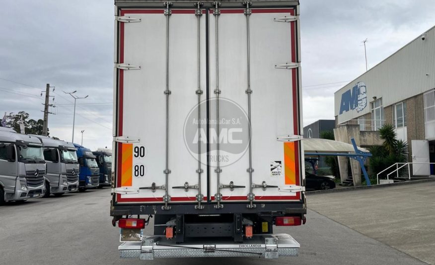 VOLVO FM11 330 EURO6 4X2 2017 COM CORTINAS E TETO DESLIZANTES 8.20 X 2.47 X 2.70